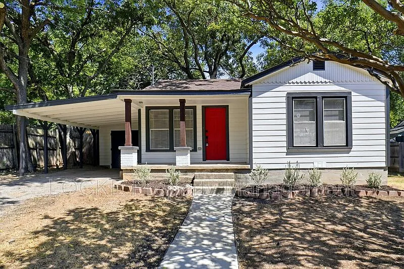 2 bed, 1.0 bath, 995 sqft, $1,699 — Photo 1
