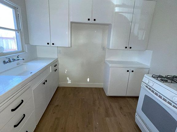 3rd image of 4625 30th St