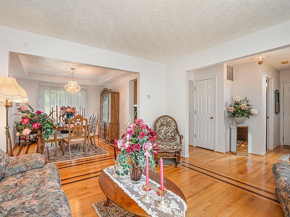 5th image of 752 Lakefield Dr