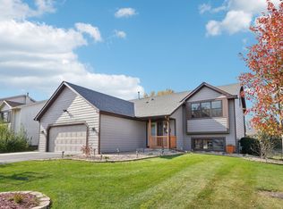 2438 Hynes Ave N, Oakdale, MN 55128