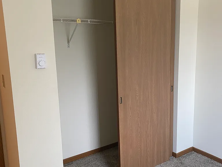 Small bedroom closest.