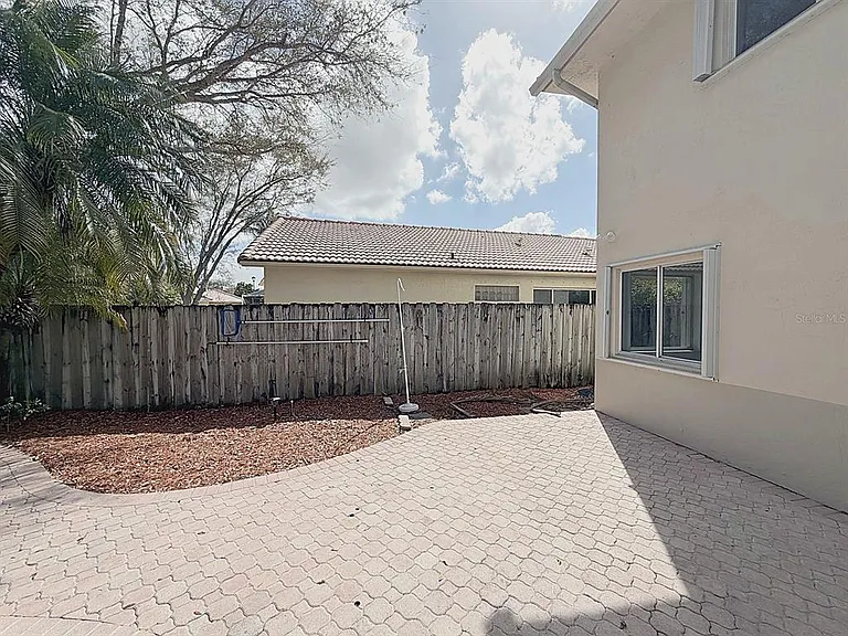 114 Danielle Ct — Photo 25