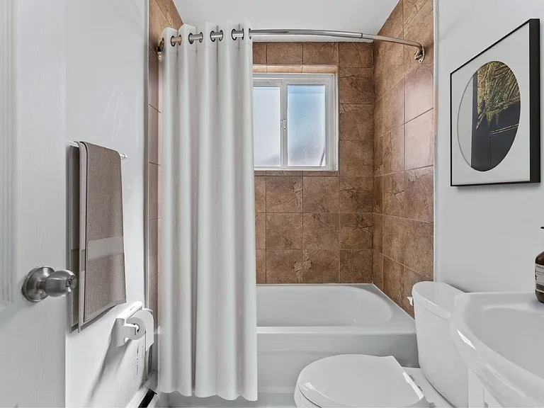 383 Princess Ave #1 — Photo 6