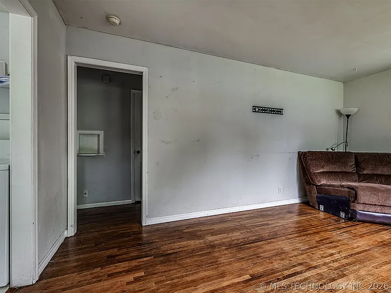 1913 N Florence Pl — Photo 5