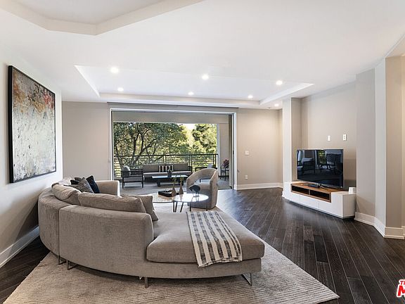 5th image of 460 N Palm Dr #303
