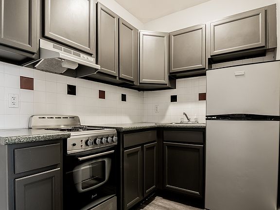 3rd image of 50 Franklin St APT 706