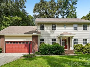 506 Fox Hollow Ln, Mills River, NC 28759