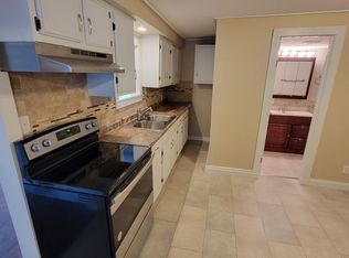 1012 Peach St, Lincoln, NE 68502