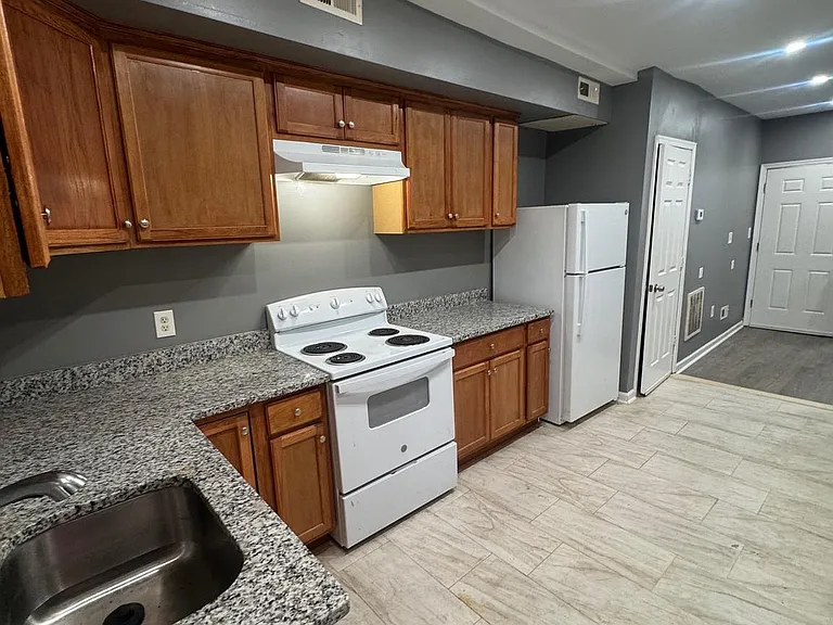 1108 N Bond St #1 — Photo 12