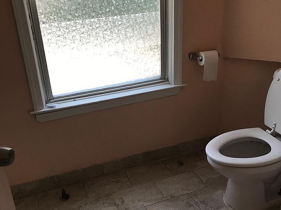 2nd image of 15 Fletcher St #2