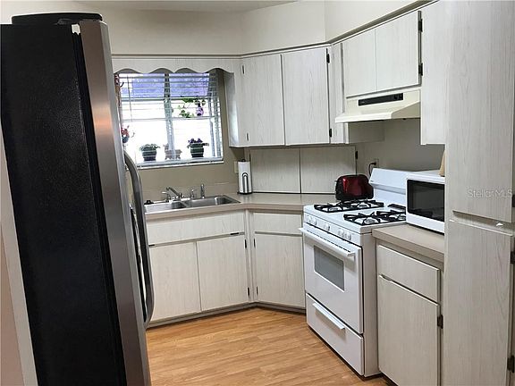 3rd image of 2239 Orkney Dr #39