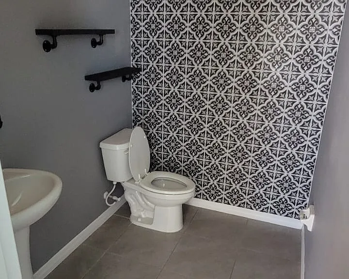 Downstairs 1/2 bathroom