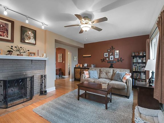 3rd image of 807 W Maple St