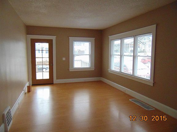 2nd image of 708 Woodlawn Ave