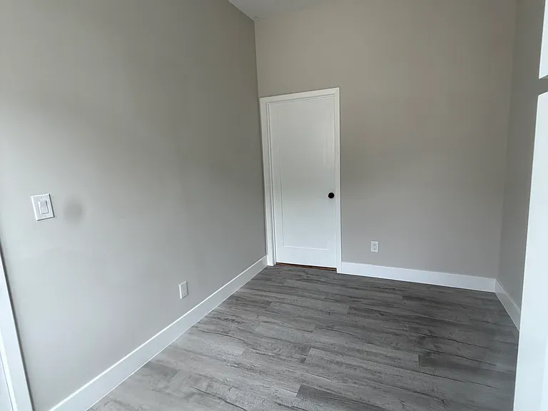 153 E 47th St #153 — Photo 16