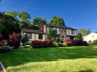 6 Club Ln, Elmsford, NY 10523