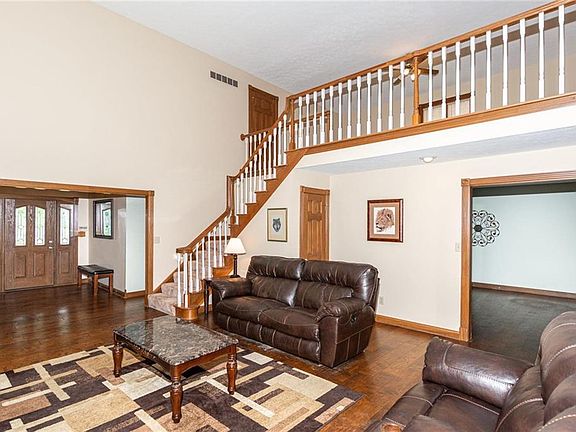 3rd image of 3359 Louise Ave