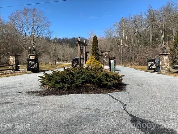 5th image of 147 Falling Leaves Ln