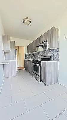3rd image of 2100 Westbury Ct APT 4L