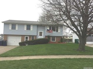 3882 Sharondale Dr, Hamburg, NY 14075