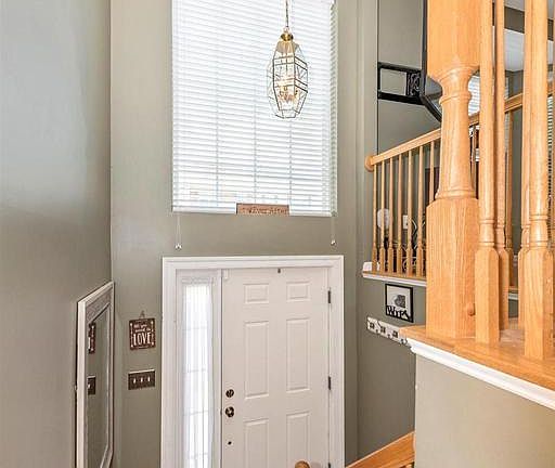 2nd image of 1912 Fieldstone Way