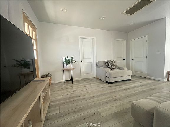 2nd image of 463 Macdonald St