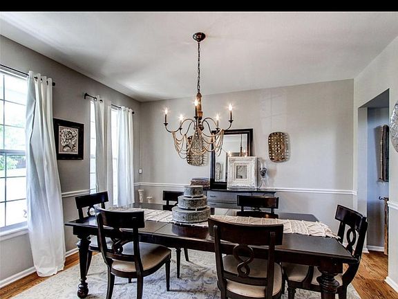 3rd image of 11827 Larkspur Dr