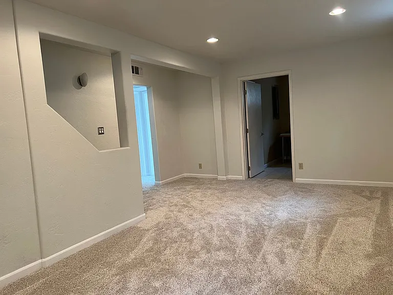 495 Jennifer St — Photo 19