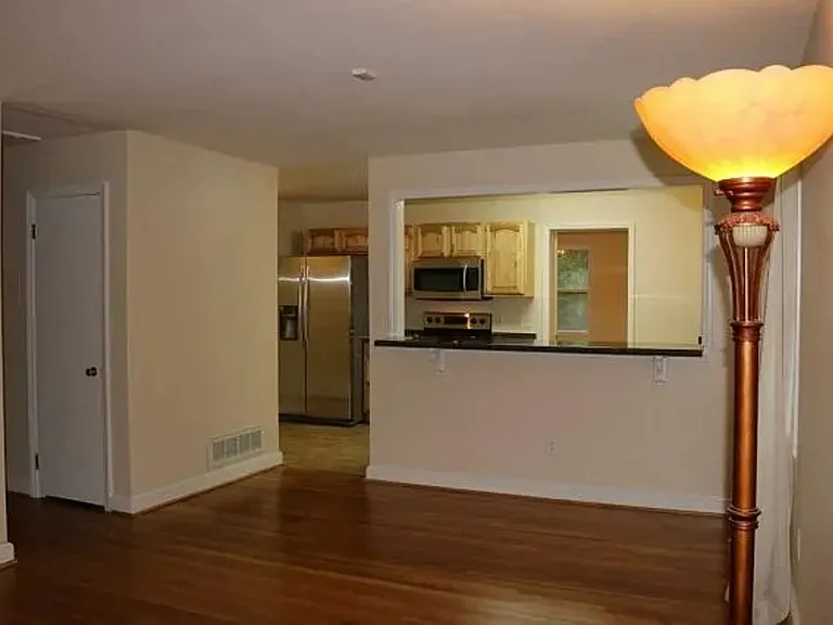 949 Howard St — Photo 12