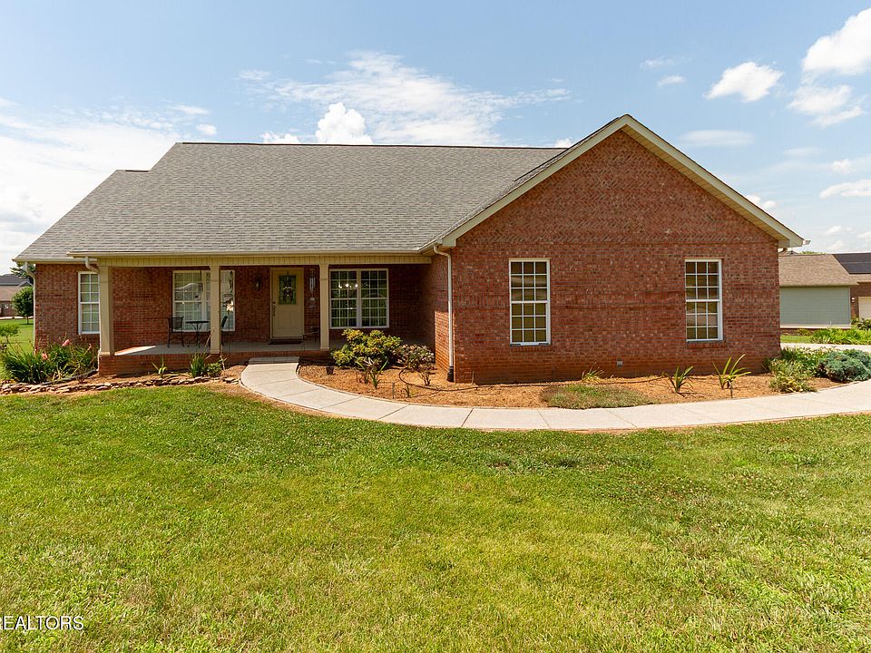 1st image of 602 Yellow Rose Ln