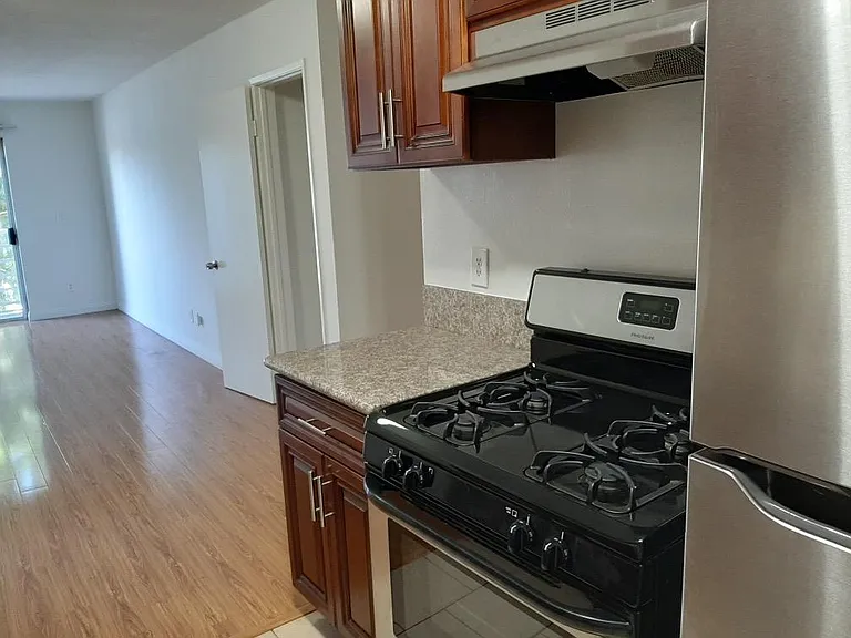 Edgemont Apartments — Photo 13