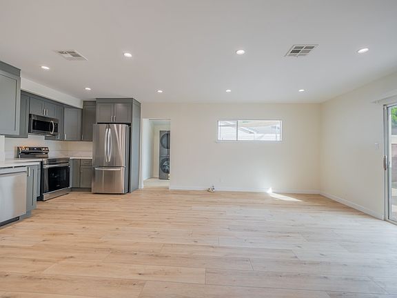 4th image of 8604 Saloma Ave