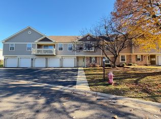 1202 Ballantrae Pl APT E, Mundelein, IL 60060