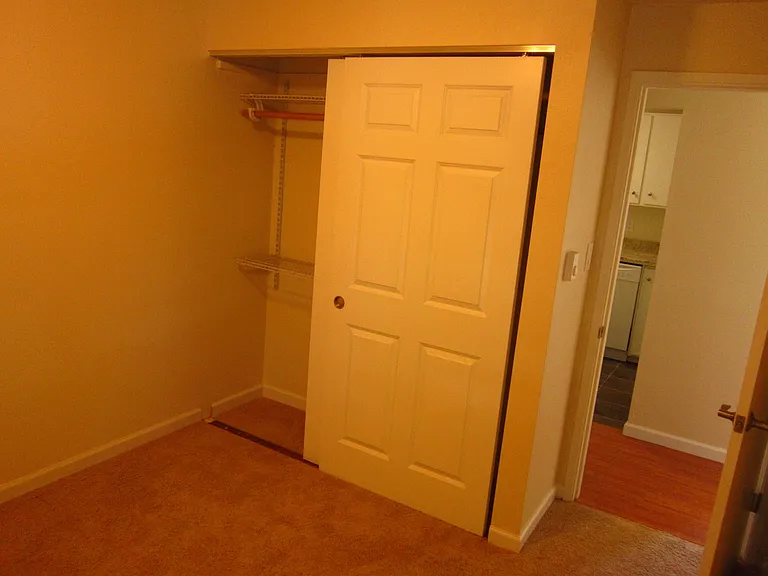 1821 E Thomas St — Photo 9