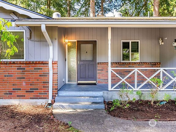 3rd image of 10408 Wauna Street SW