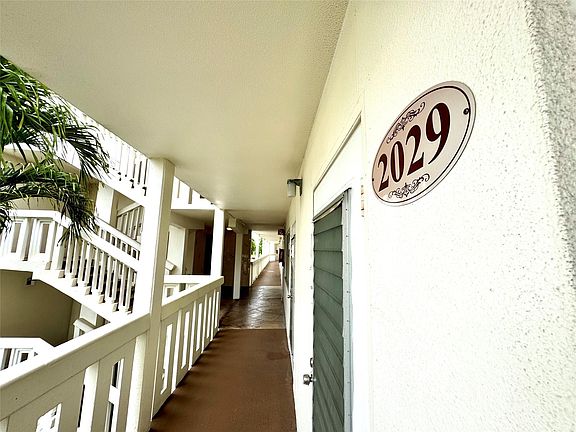 4th image of 2029 Cambridge B #2029