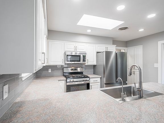 4th image of 4511 Spence Dr