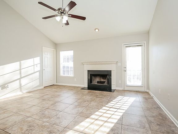 3rd image of 312 Sarna Dr