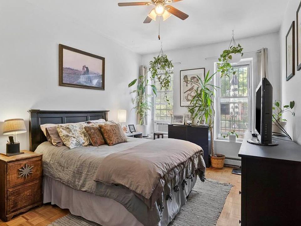 1st image of 321 Cornelia St #1