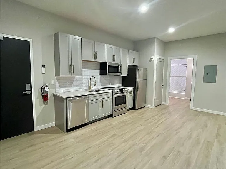289 Main St #305 — Photo 2