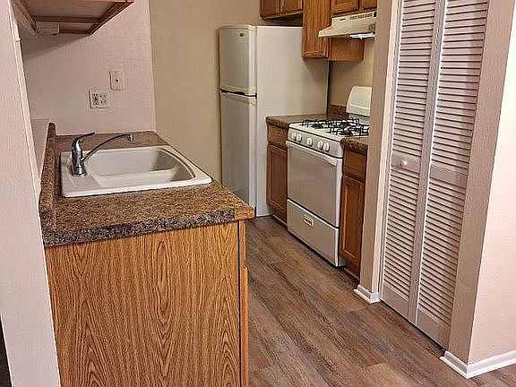 4th image of 2524 Berkshire Ct