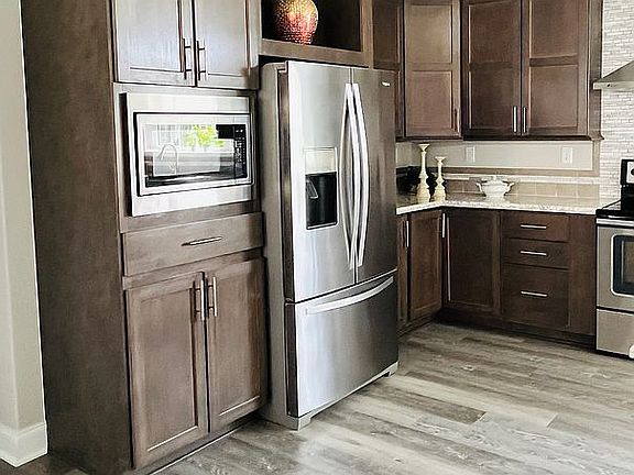 4th image of 438 Snead Dr