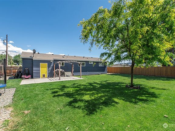 2nd image of 786 N Jonathan Avenue