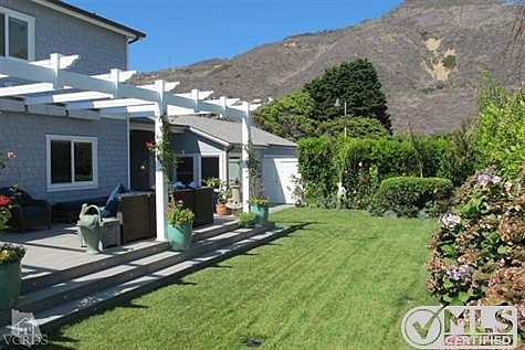 Private Fenced Yard and Trex Deck with Mountain Views