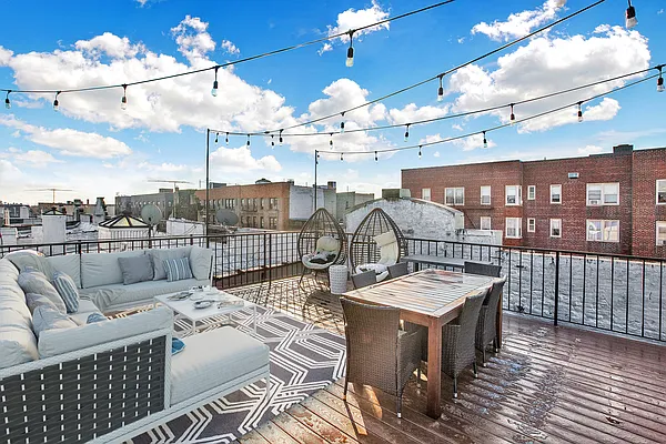 Sold by Compass | media 25