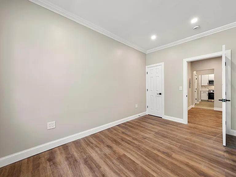 219 Mallory Ave #2 — Photo 8