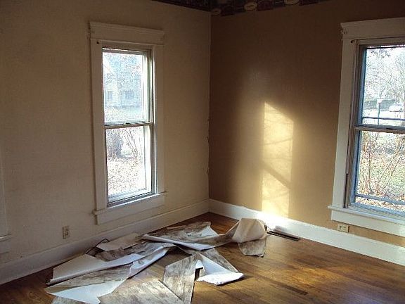 4th image of 464 Granville St