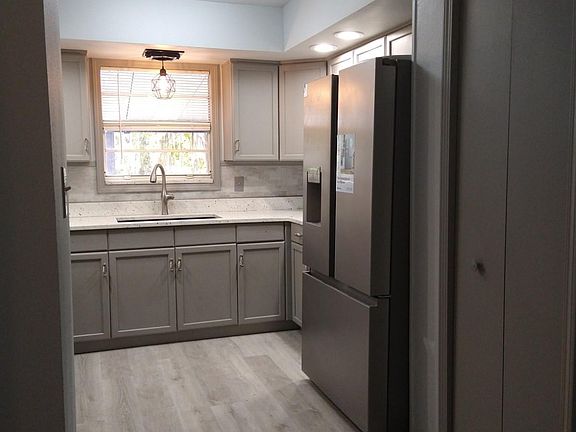 separate pantry, brand new frig with icemaker