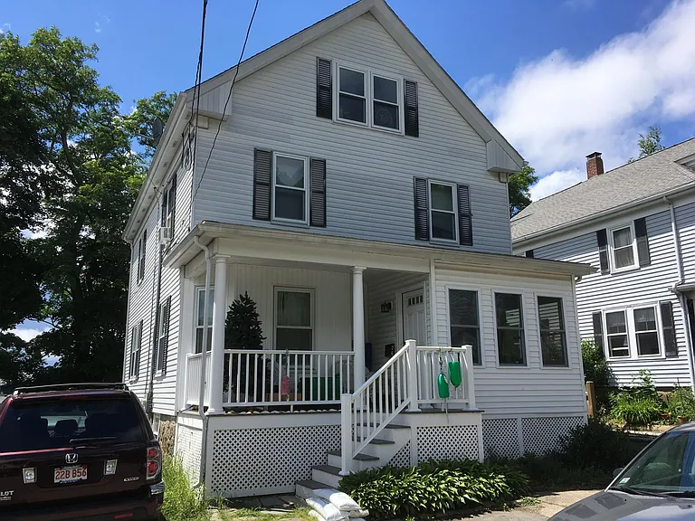 Pierce Ave — Photo 1
