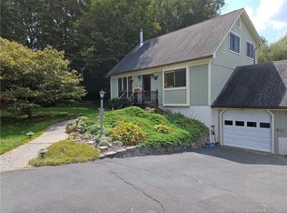 5 Beacon Manor Rd, Naugatuck, CT 06770